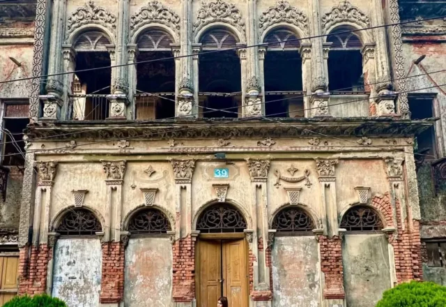 A local girl sitting in front of a ancient building in Panam City