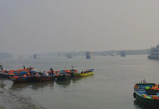 A boat station with a few ships nearby in Sundarbans