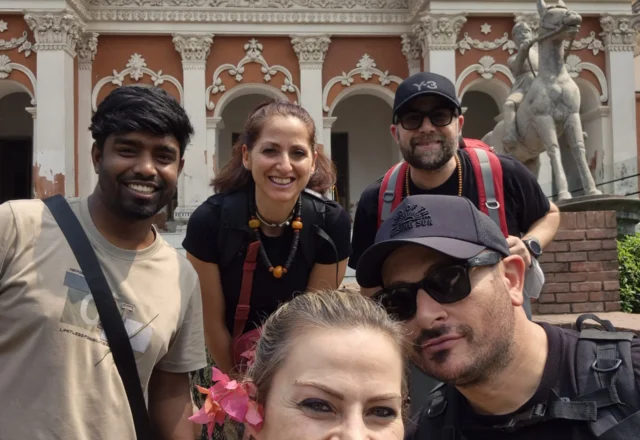 A group of tourists taking selfie in Panam City