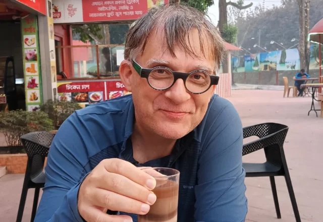 A tourist drinking the famous Seven-layer tea