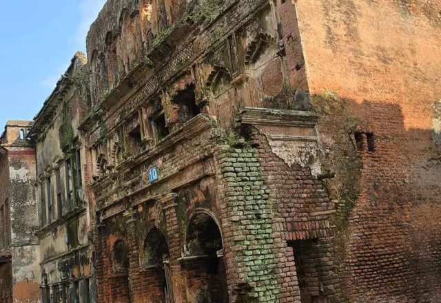 Corner view of an ancient building in Panam City