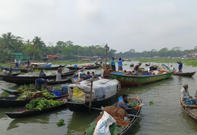 Floating banana market