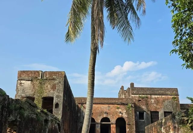 Front view of a ruined building in Panam City