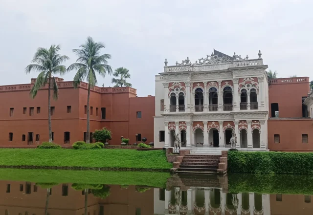 Front view with lake of Boro Sardar Bari