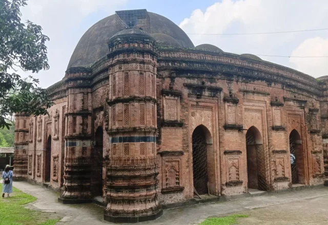 Khania Dighi Mosque