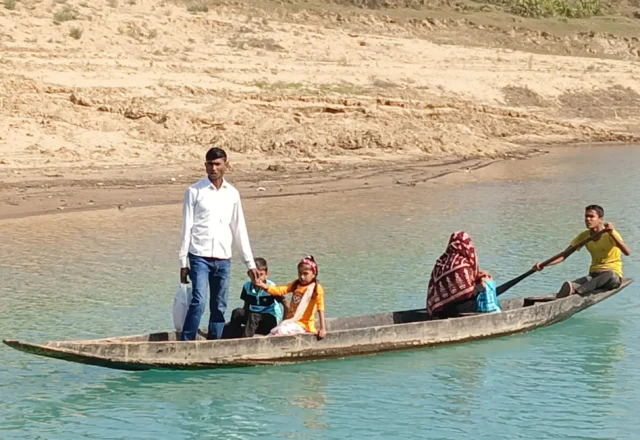 Local people crossing the Lala Khal on a boat