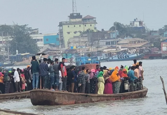 Overloaded boat at the boat station Sundarbans