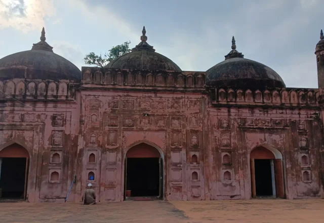 Shah Niamatullah Mosque