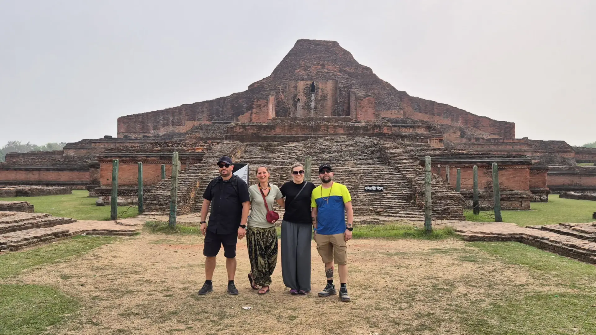 Travellers in front of Sompur Mahavihara