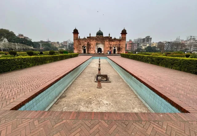 Lalbagh Fort – Paribibi tomb in Dhaka